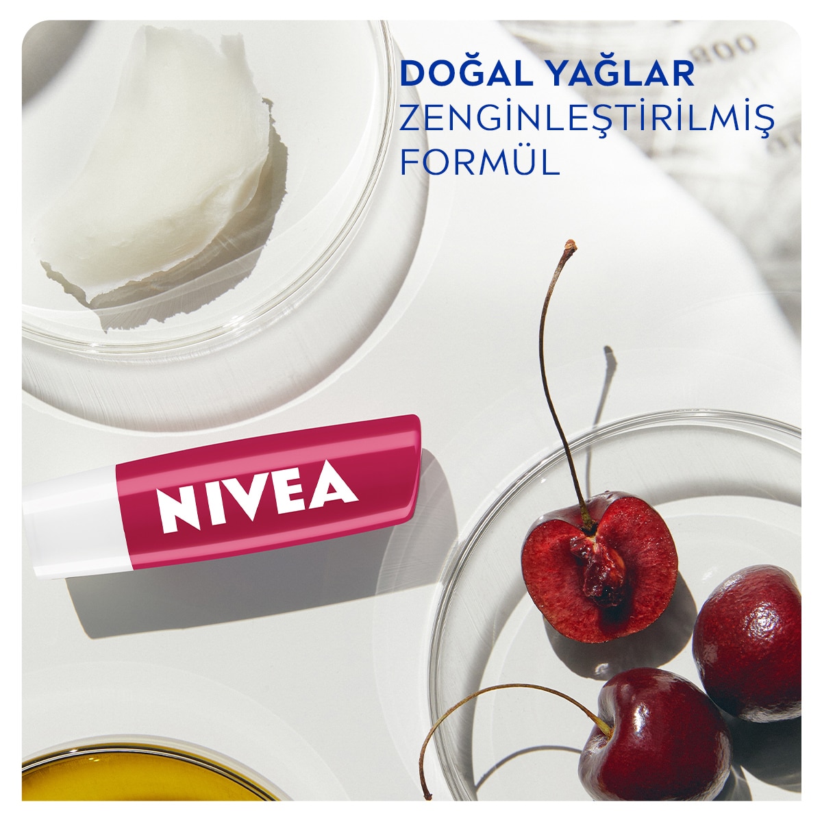  NIVEA LIP CARE NIVEA LIP CARE Nivea Dudak Bakım Kremi ve Parlatıcısı Kiraz 4,8 g 24 Saat Nem  1 of 7 