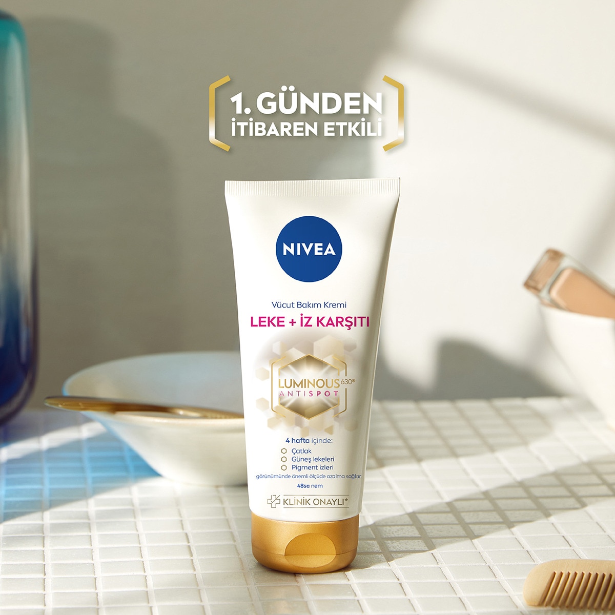 NIVEA BODY NIVEA BODY Nivea Luminous630 Leke ve İz Karşıtı Nemlendirici Vücut Bakım Kremi 200 ml 1 of 13