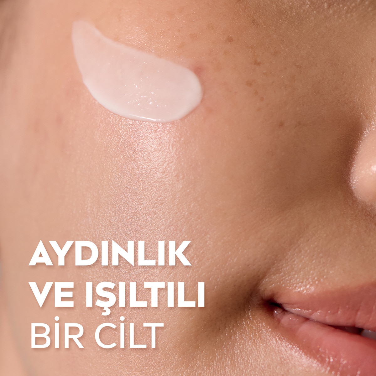NIVEA VISAGE NIVEA VISAGE Nivea Luminous630 Güneş Korumalı Leke Karşıtı Spf50 Gündüz Yüz Kremi 40 ml Hyaluronik Asit, E Vitamini 1 of 6