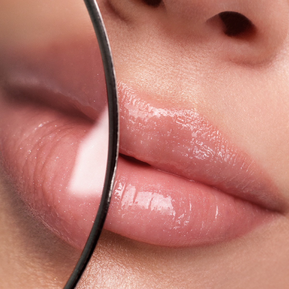  PASTEL PASTEL Pastel Plump Up Extra Hydrating Plumping Gloss Dolgunlaştıran Dudak Parlatıcısı 211  1 of 9 