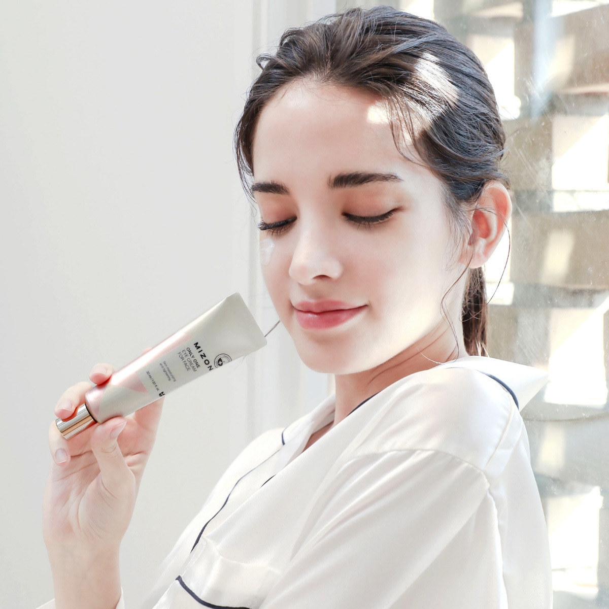  MIZON MIZON Mizon Only One Göz Kremi 30 ml  1 of 4 