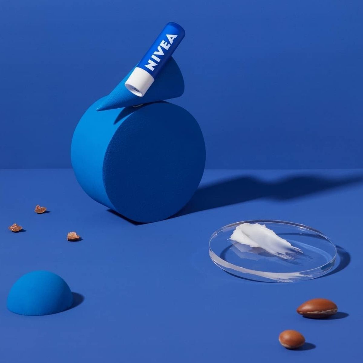 NIVEA LIP CARE NIVEA LIP CARE Nivea Dudak Bakım Kremi Original 4,8 g 24 Saat Nem Shea Yağı 1 of 6