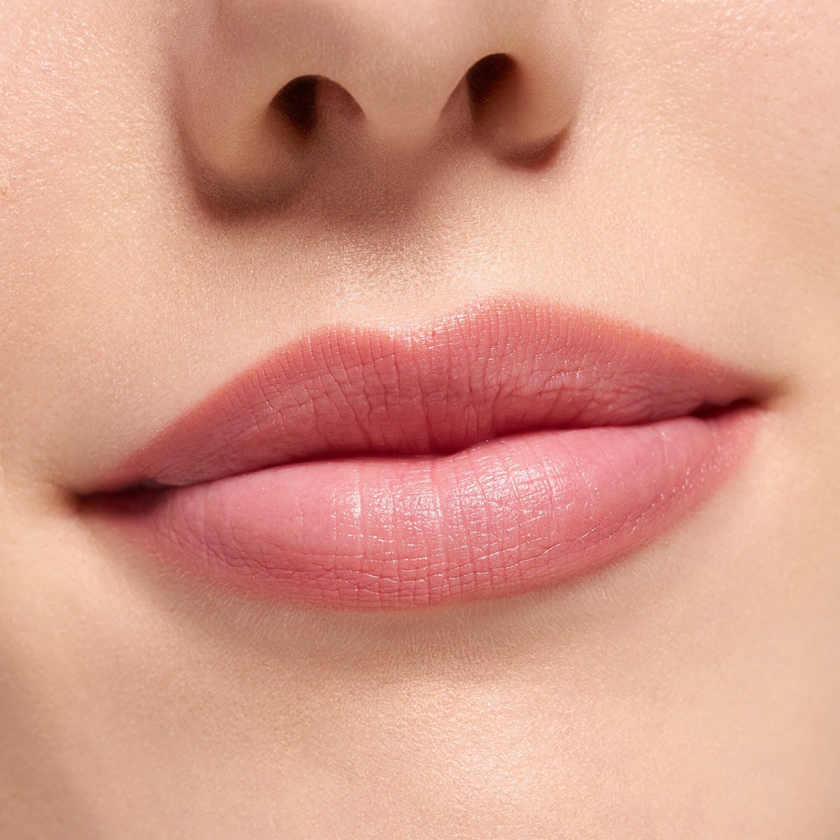ESSENCE ESSENCE Essence Poutline Soft Glide Dudak Kalemi 02 1 of 10
