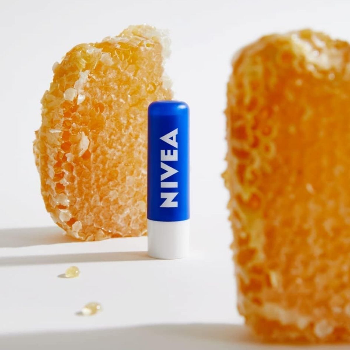 NIVEA LIP CARE NIVEA LIP CARE Nivea Dudak Bakım Kremi Original 4,8 g 24 Saat Nem Shea Yağı 1 of 6