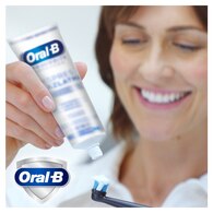 Oral-B Pro 3D White Advanced Ekspres Beyazlatma Ferah Parlaklık Diş Macunu 75 ml