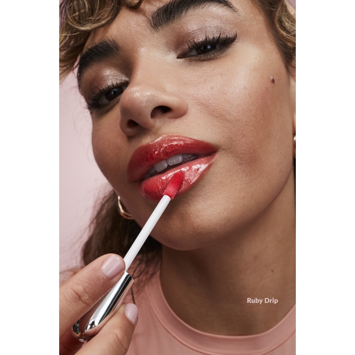  AVON AVON Avon Make Up + Care Peptit İçeren Serum Gloss Dudak Parlatıcısı Ruby Drip  1 of 7 