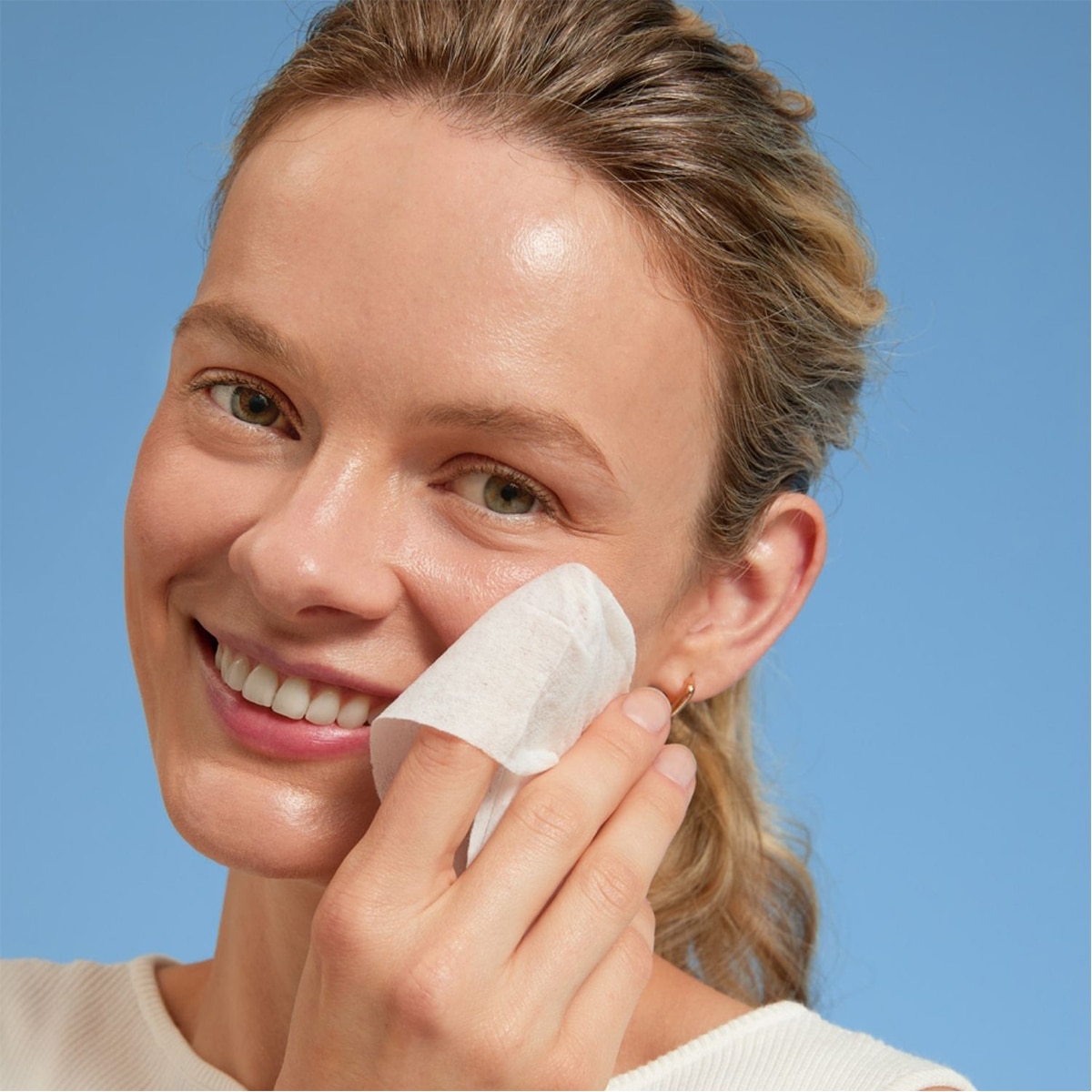  NIVEA VISAGE NIVEA VISAGE Nivea Besleyici Makyaj Temizleme Mendilleri Kuru Cilt 25 Adet  1 of 7 