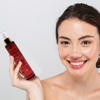 Bade Natural Aydınlatıcı ve Leke Karşıtı Kuşburnu Çekirdeği Özü Tonik 100 ml