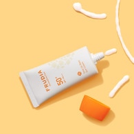Frudia Tonlayıcı Güneş Kremi SPF50 50g