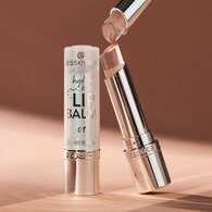  ESSENCE ESSENCE Essence Hydra Kiss Dudak Balmı 01  1 of 6 