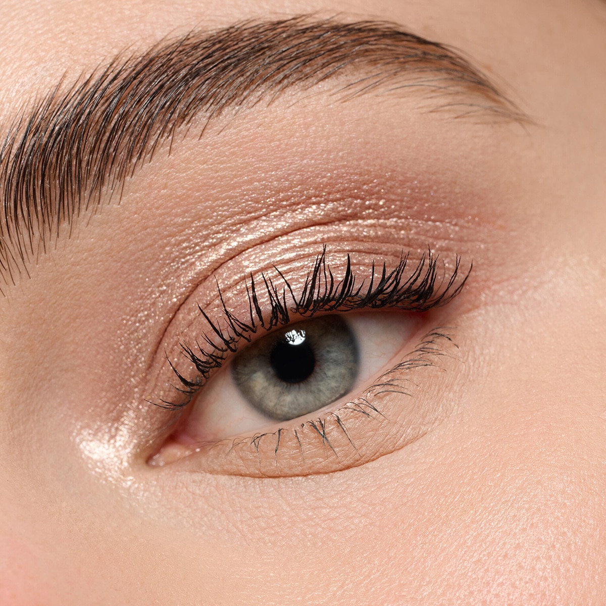 ESSENCE ESSENCE Essence Mono Eyeshadow Pearly 02 1 of 10
