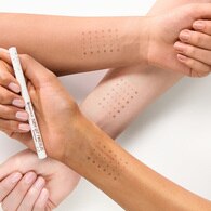  ESSENCE ESSENCE Essence Baby Got Freckles Çil Kalemi 10  1 of 7 