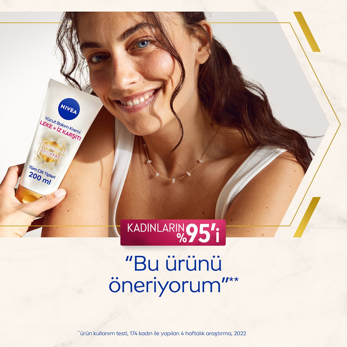 NIVEA BODY NIVEA BODY Nivea Luminous630 Leke ve İz Karşıtı Nemlendirici Vücut Bakım Kremi 200 ml 1 of 13