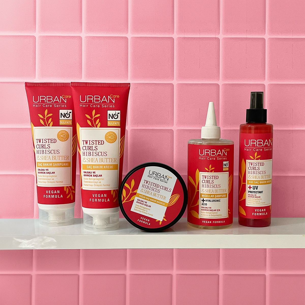  URBAN CARE URBAN CARE Urban Care Twisted Curls Hibiscus & Shea Butter Bukle Belirginleştirici Onarıcı Saç Bakım Köpüğü 150 ml  1 of 7 