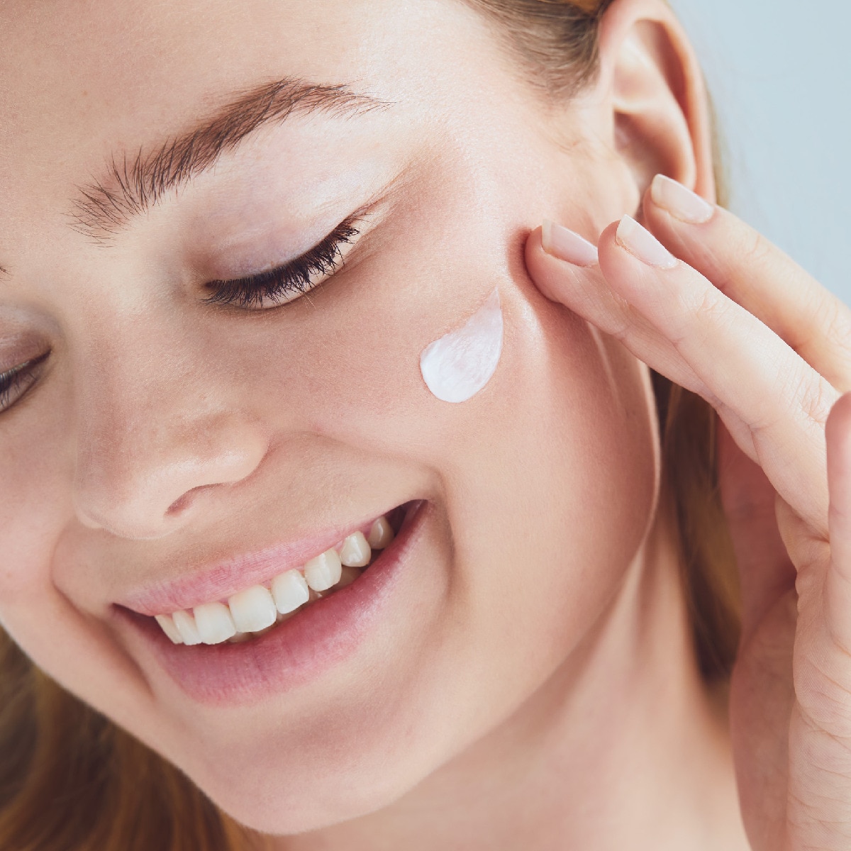  NIVEA VISAGE NIVEA VISAGE Nivea Besleyici Yüz Kremi 100 ml 24 Saat Nemlendirici  1 of 6 