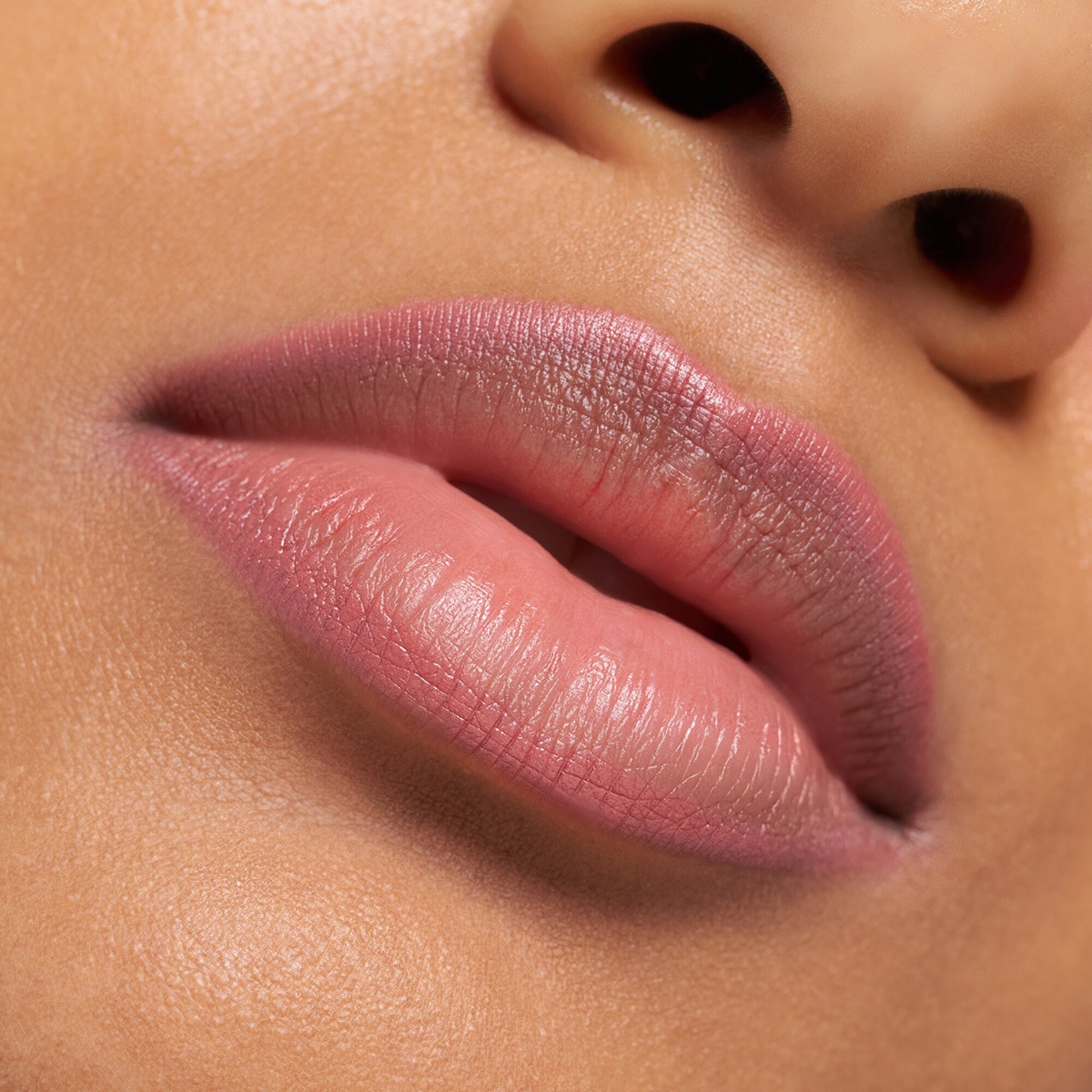 ESSENCE ESSENCE Essence Poutline Soft Glide Dudak Kalemi 02 1 of 10