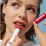 Nivea Dudak Bakım Kremi ve Parlatıcısı Kiraz 4,8 g 24 Saat Nem